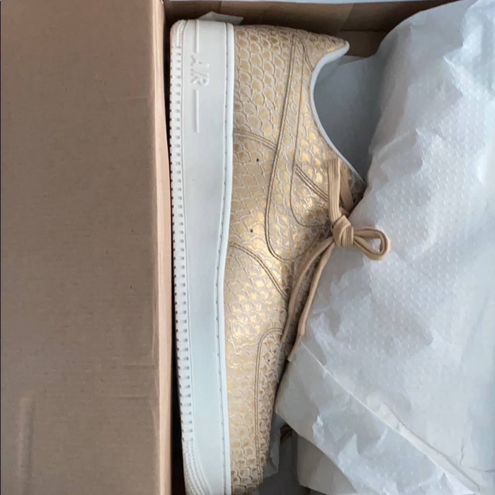 Nike Air Force 1 LV8